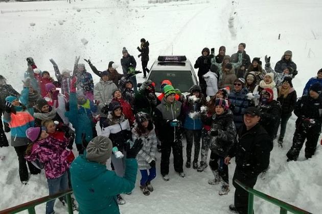 Śnieg,narty i dobra zabawa.