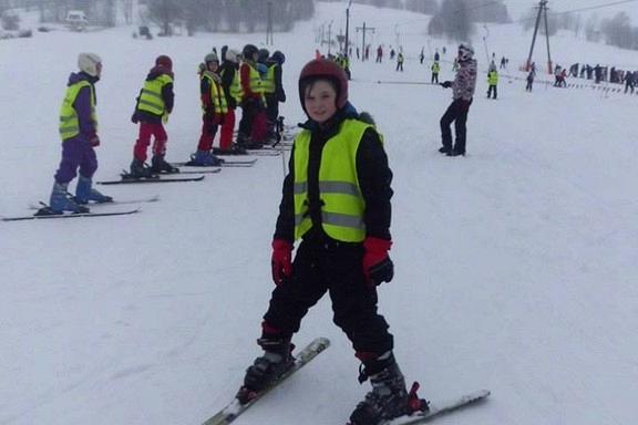 Śnieg,narty i dobra zabawa.