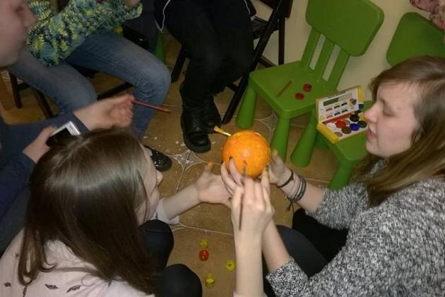 Śnieg,narty i dobra zabawa.