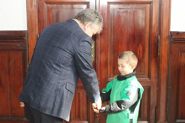 Przedszkolaki do ratusza przyniosły wiosnę