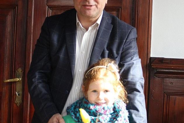 Przedszkolaki do ratusza przyniosły wiosnę