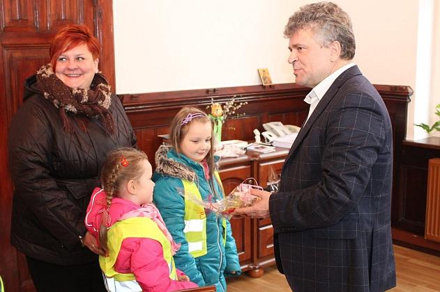 Świąteczna wizyta przedszkolaków z „piątki”