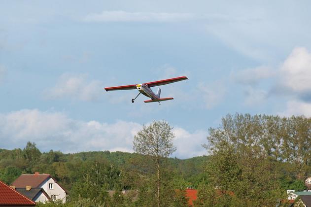 Piknik Modelarski przyciągnął entuzjastów modelarstwa i lotniarzy