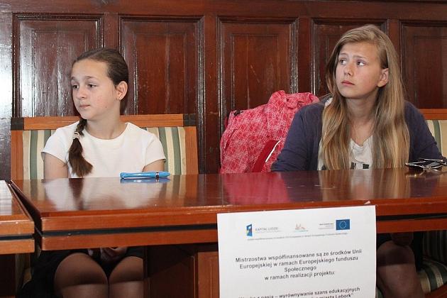 Szybko czytali o książkach i kamieniach szlachetnych