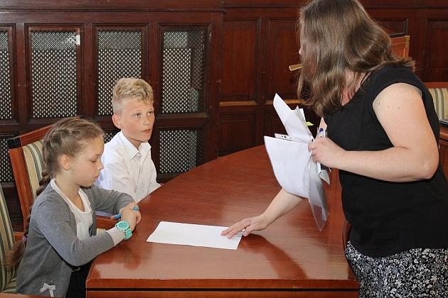 Szybko czytali o książkach i kamieniach szlachetnych