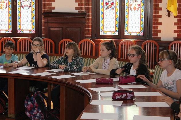 Szybko czytali o książkach i kamieniach szlachetnych