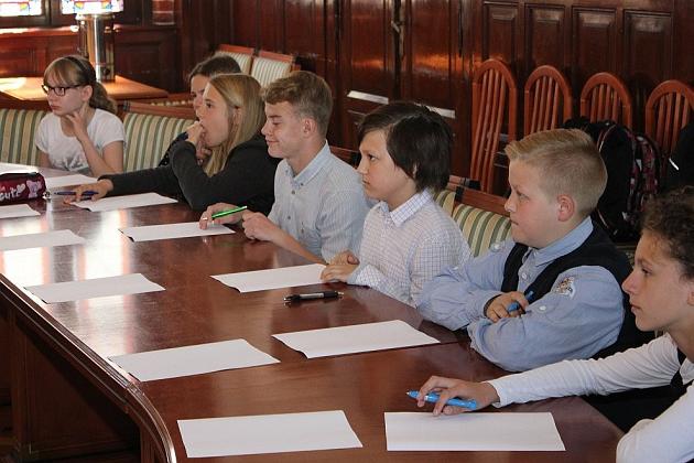 Szybko czytali o książkach i kamieniach szlachetnych