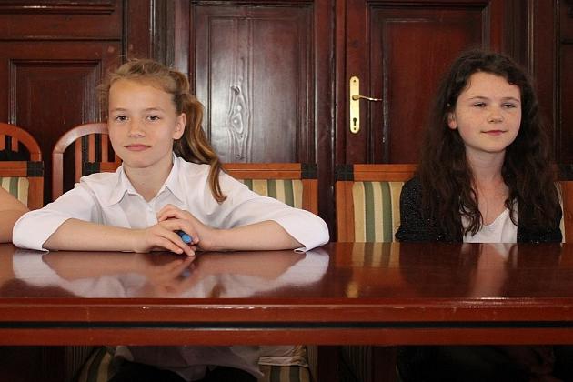 Szybko czytali o książkach i kamieniach szlachetnych