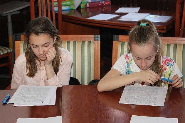 Szybko czytali o książkach i kamieniach szlachetnych