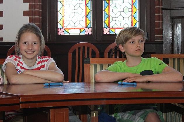 Szybko czytali o książkach i kamieniach szlachetnych