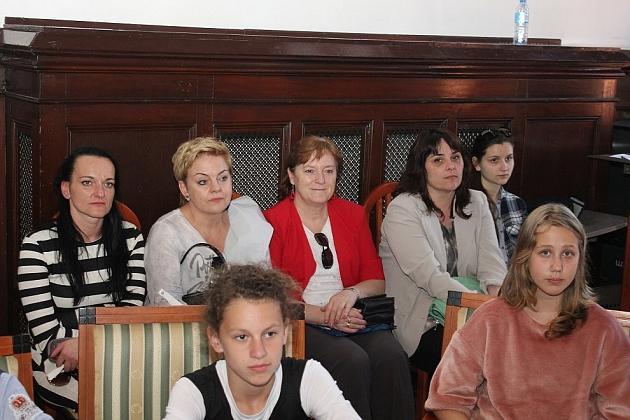 Szybko czytali o książkach i kamieniach szlachetnych