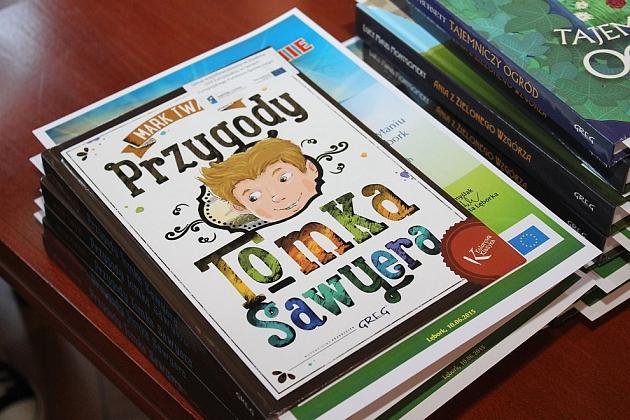 Szybko czytali o książkach i kamieniach szlachetnych