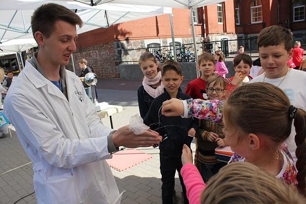 Piknik naukowy w SP 3