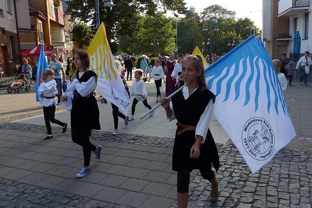 Pląsy w średniowiecznych rytmach