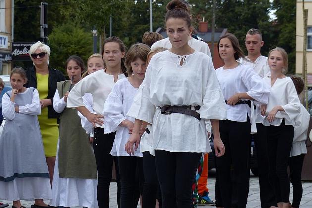 Pląsy w średniowiecznych rytmach