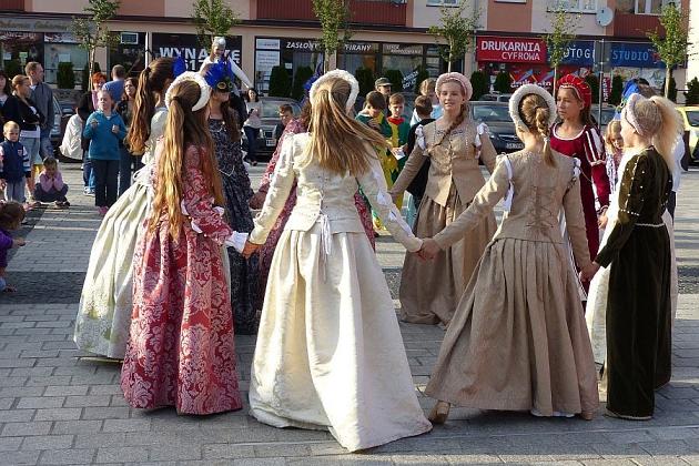 Pląsy w średniowiecznych rytmach