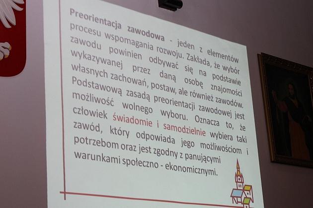 Preorientacja zawodowa. Gimnazjaliści w Ratuszu