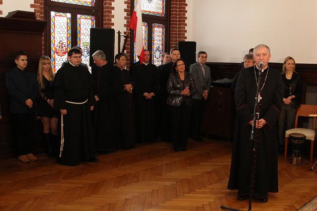 Ksiądz Biskup kolędował w ratuszu