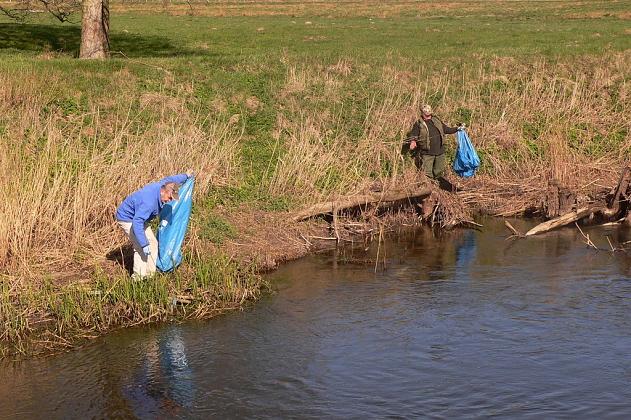 Wysprzątali rzekę Łebę