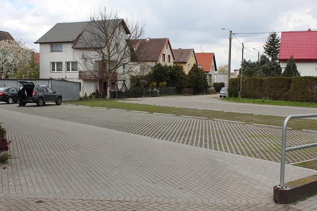Nowe parkingi i chodnik przy kościele pw. Miłosierdzia Bożego
