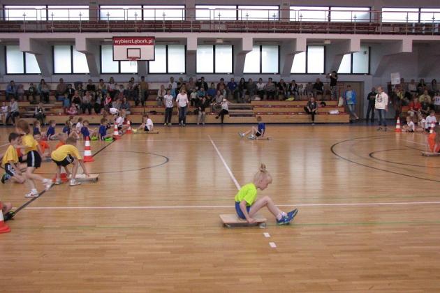 Uczniowie z lęborskich szkół rywalizowali w Konkursie Sportowym „Kto z nas lepiej i prędzej”