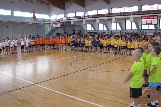 Uczniowie z lęborskich szkół rywalizowali w Konkursie Sportowym „Kto z nas lepiej i prędzej”