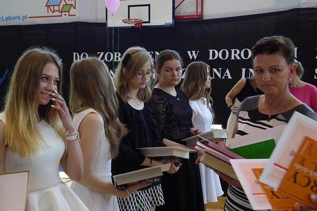 Uczniowie odebrali świadectwa i rozpoczęli wakacje