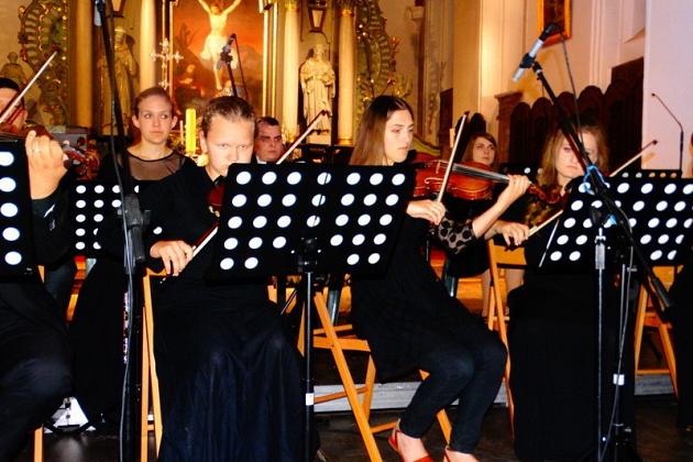Lęborska Młodzieżowa Orkiestra Kameralna koncertowała w Sanktuarium