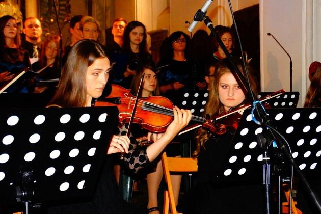 Lęborska Młodzieżowa Orkiestra Kameralna koncertowała w Sanktuarium