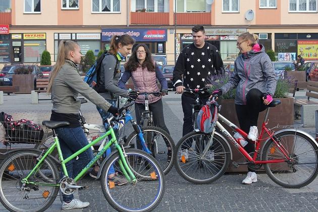 Bez samochodów wyruszyli w okolice Jeziora Lubowidz
