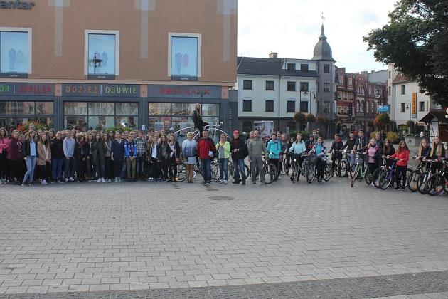 Bez samochodów wyruszyli w okolice Jeziora Lubowidz