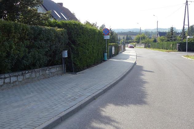 Ks. Gracza z nowym chodnikiem