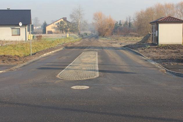 Buczka z afaltem do granic miasta