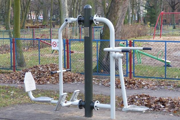 Na Ks. Gracza i w Parku im. Michalskiego stanęły siłownie zewnętrzne