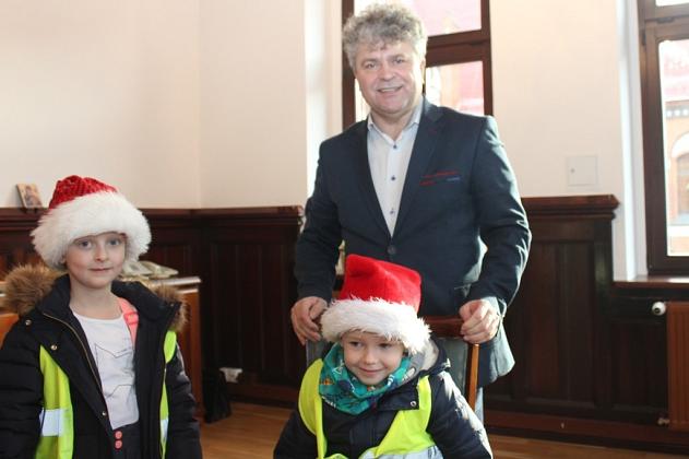 Przedszkolaki ze świąteczną wizytą w ratuszu