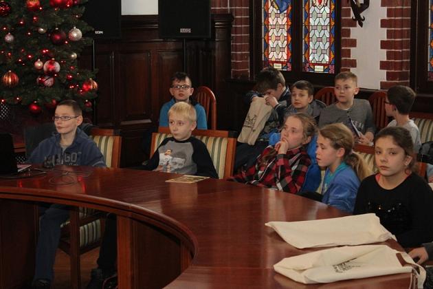 Uczniowie ze szkoły w Garczergorzu z wizytą w ratuszu