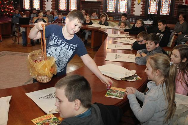 Uczniowie ze szkoły w Garczergorzu z wizytą w ratuszu