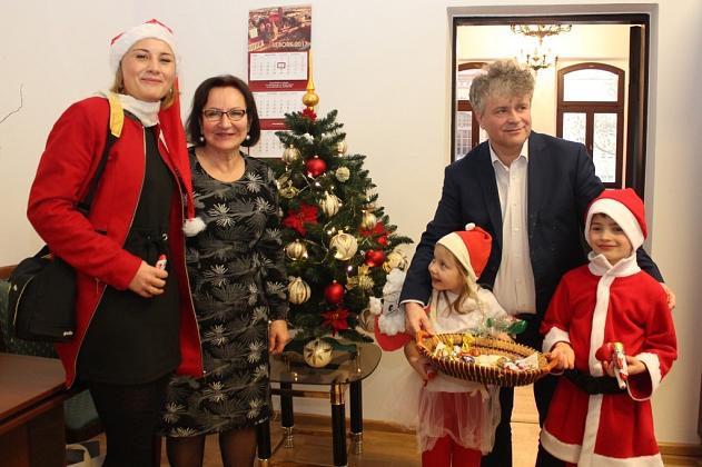 Świąteczna wizyta przedszkolaków z