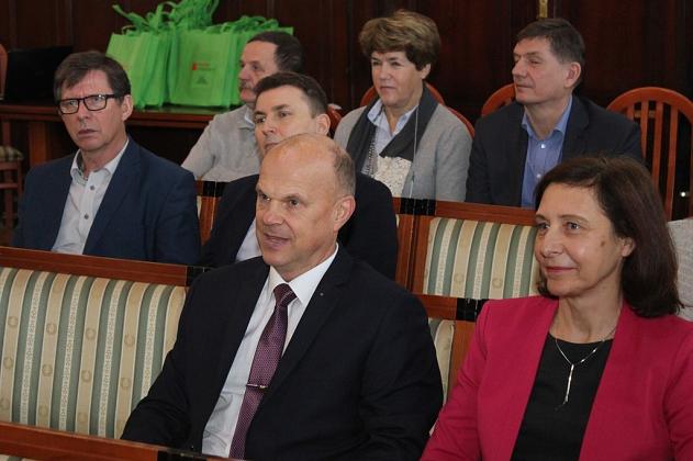 Elektrociepłownia ułatwia walkę ze smogiem. Konferencja w ratuszu