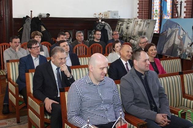 Elektrociepłownia ułatwia walkę ze smogiem. Konferencja w ratuszu