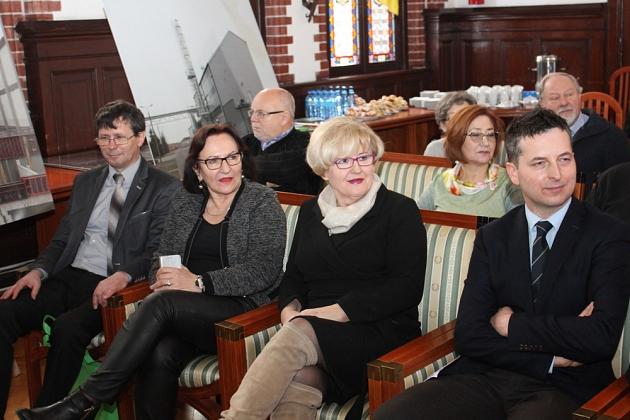 Elektrociepłownia ułatwia walkę ze smogiem. Konferencja w ratuszu