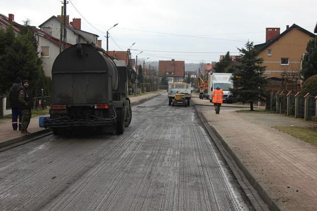 Dobra pogoda sprzymierzeńcem drogowców. Jodłowa w remoncie