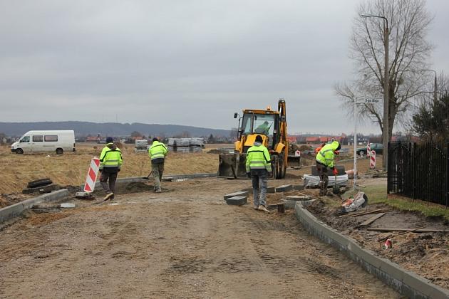 Ciężki sprzęt na ulicy Generała Stanisława Maczka