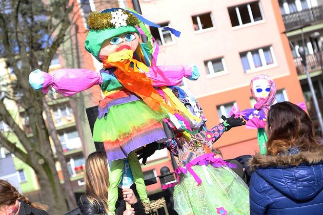 Powitali wiosnę nad rzeką Łebą