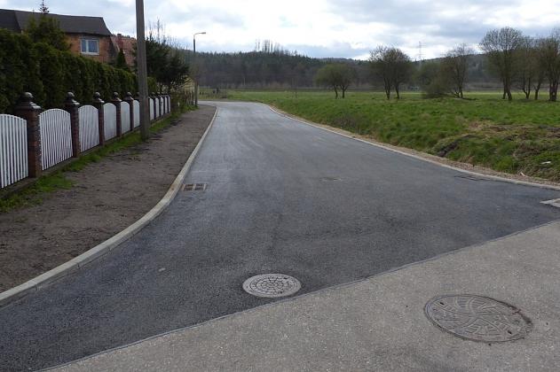 Ulica Generała Stanisława Maczka z nowym asfaltem