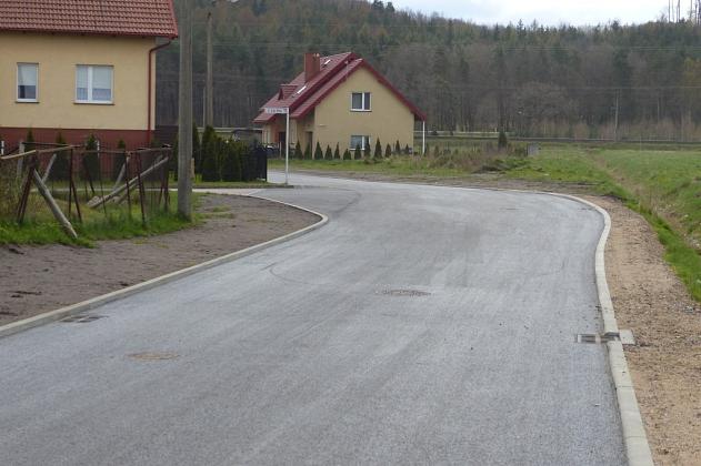 Ulica Generała Stanisława Maczka z nowym asfaltem