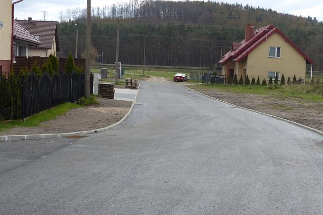 Ulica Generała Stanisława Maczka z nowym asfaltem