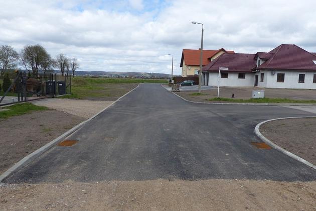 Ulica Generała Stanisława Maczka z nowym asfaltem