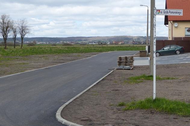 Ulica Generała Stanisława Maczka z nowym asfaltem