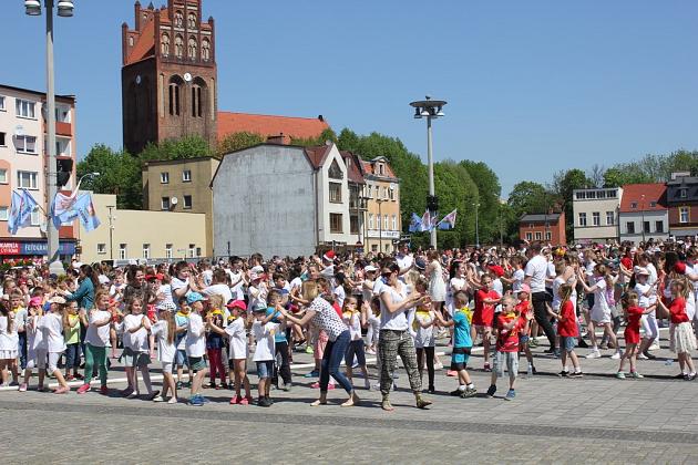Rekord w tańczeniu układu choreograficznego do piosenki „Chocolate choco choco” pobity!